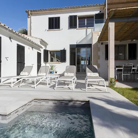 Beachfront With Pool, Puerto Pollenca Port de Pollença