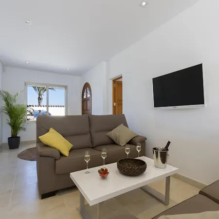Beachfront With Pool, Puerto Pollenca Chalet